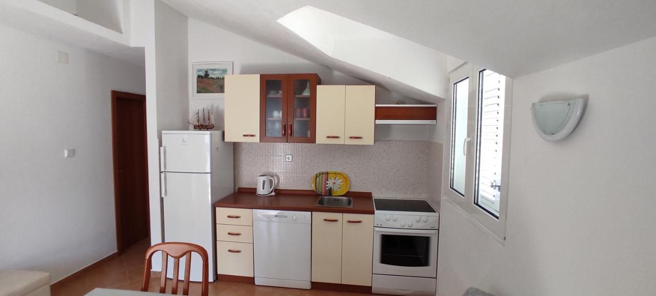 Apartment Zalo Donje Selo na Šolti Exteriör bild