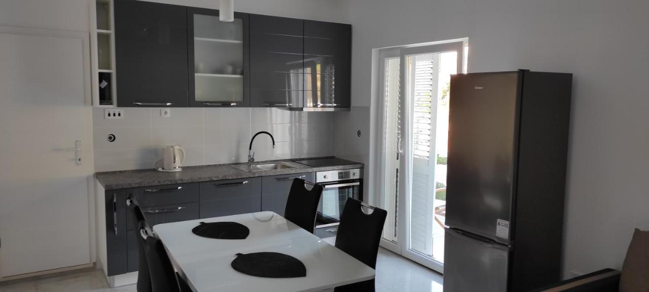Apartment Zalo Donje Selo na Šolti Exteriör bild